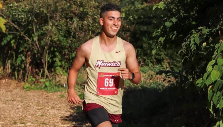 Men's Cross Country in action